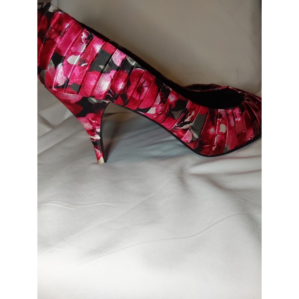 White House Black Market 'Apple' Satin Heels‎ Sz 8.5 Pink Floral Peep Toe Pumps